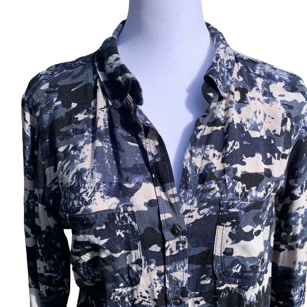 Rock & Republic Blue Camo Long Sleeve Button Up Front Pocket Blouse Size XS - Picture 3 of 16